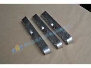 名称：吊具合金
用途：用于钢绳吊具开闭索节，起加固紧固作用。
适应范围：可辅助钢绳承载1000KN-50000KN的重力或拉力
